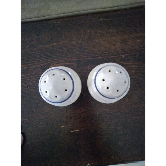 Pfaltzgraff Arbor Vine Salt and Pepper Shakers - Picture 2 of 3